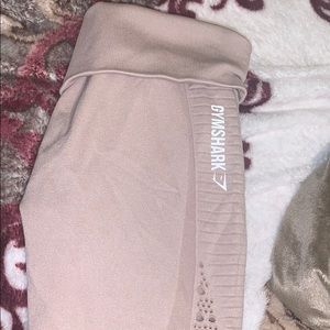 Gym shark leggings